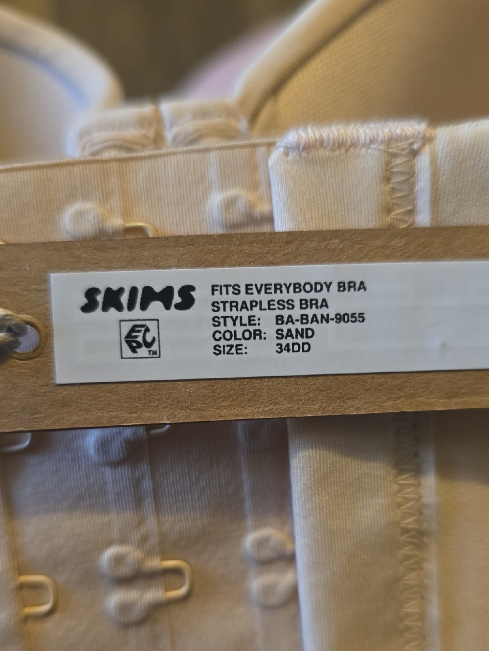 SKIMS Kim Kardashian Women's 34DD Fits Everybody Bra Strapless Bra New w/ Tags! - Picture 3 of 4